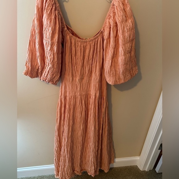 SOVERE Mercy Reversible Cut Out Midi Dress in light orange  Size L - Picture 2 of 8